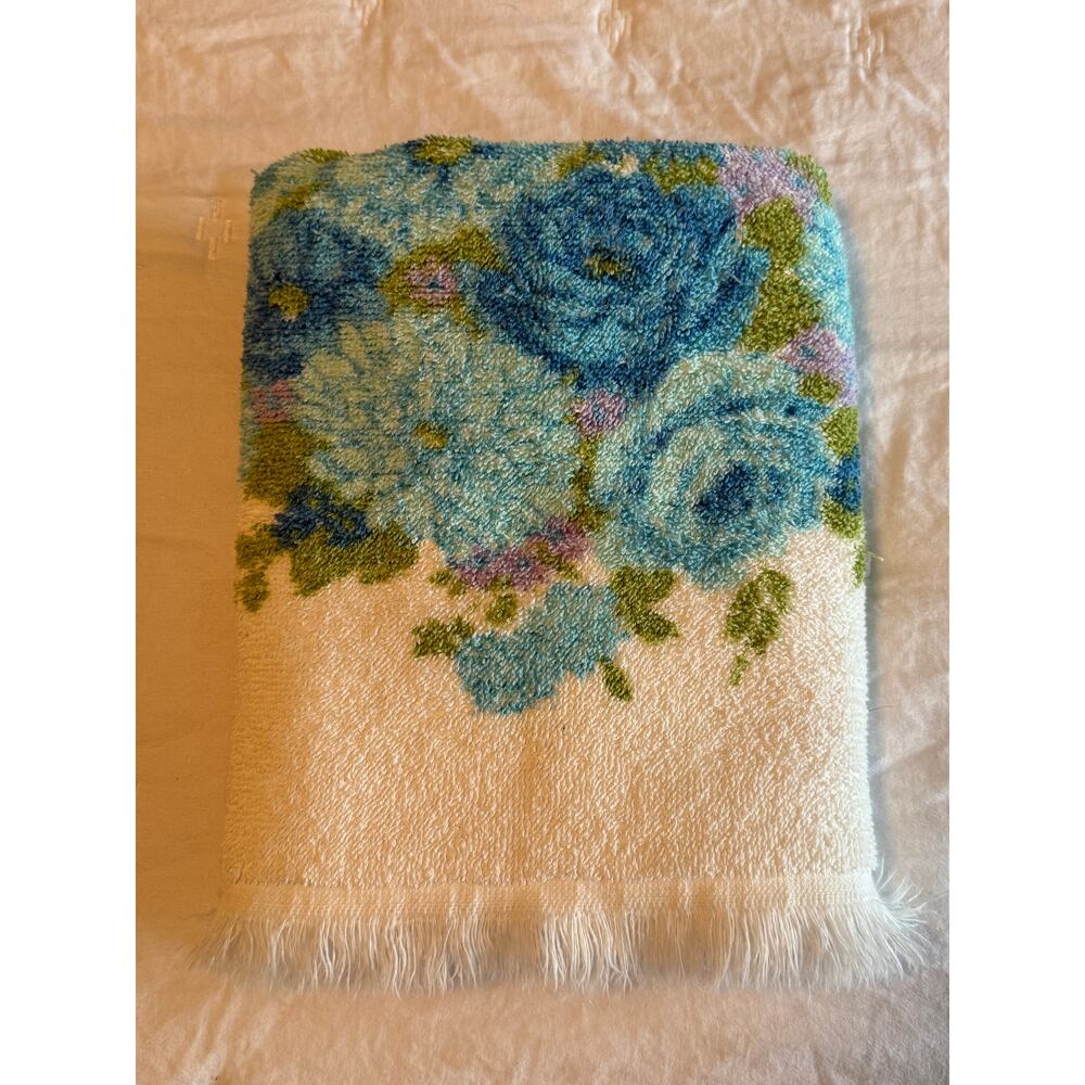 Vintage white with blue rose bath towel